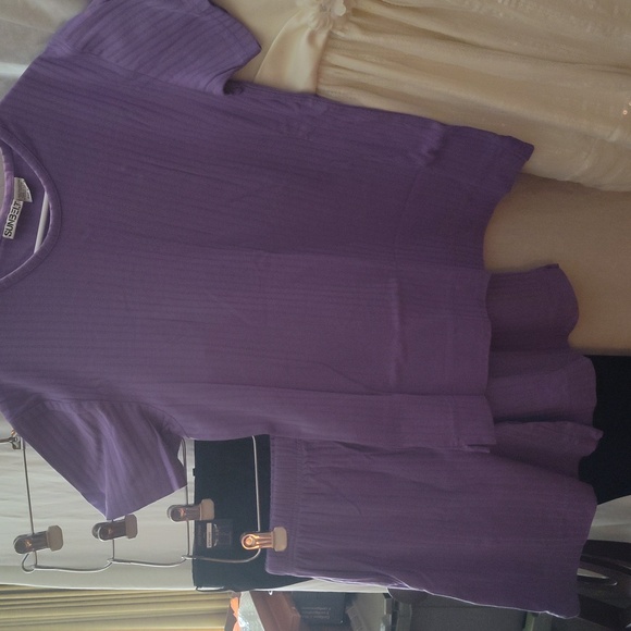 Sunbelt two-piece pocketed short set listed as one size - Picture 2 of 9